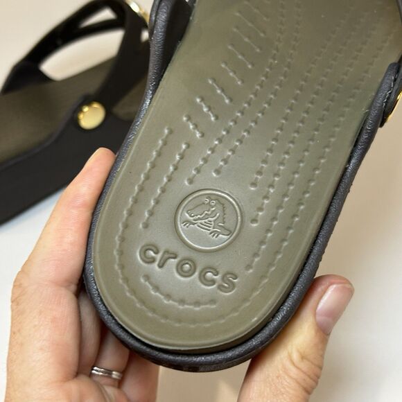 Crocs Sanrah Hammered Circle Wedge Flip Sandal Women's size 10 ESPRESSO/GOLD EUC - Picture 8 of 8